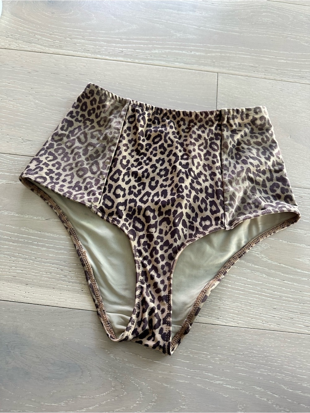 vintage American Apparel high-waisted nylon-spandex swim leopard bottoms sz L